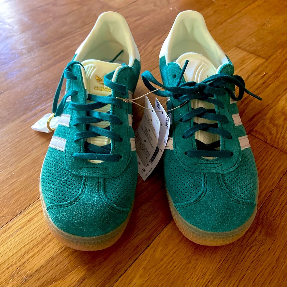 Green Adidas Gazelle J Sz. 7 Men’s, 8.5 Women’s